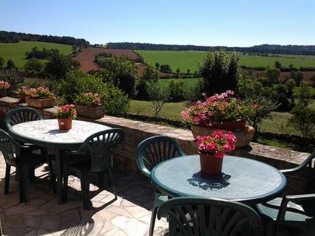 CHEZ YVONNE ET PIERRE CALMELS, CHAMBRES D'HÔTES DE COMBELASAIS