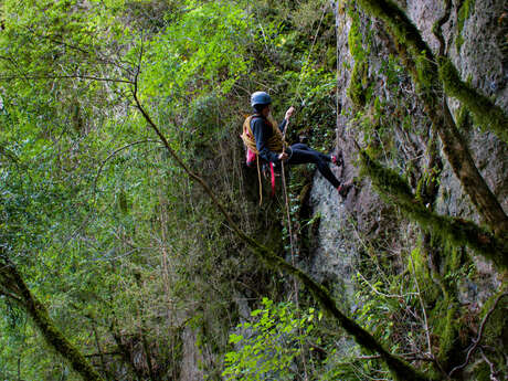 AUDE HOURTAL, GUIDE ACCOMPAGNATRICE FALAISES VIA ET RAVINES