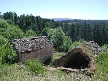 LES VILLAGES MORTS DU CAUSSE DE MENDE : "LE GERBAL" ET "LA CHAUMETTE"