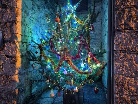 CRÈCHE ET SAPIN DE L'ÉGLISE DE LA PIGUIÈRE