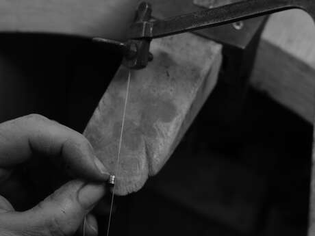 DÉMONSTRATION DE TECHNIQUES DE BIJOUTERIE