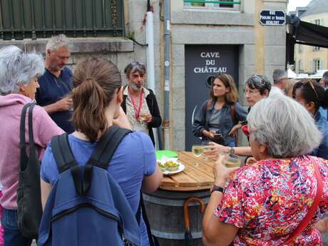 Balade au marché dans le centre historique de Laval