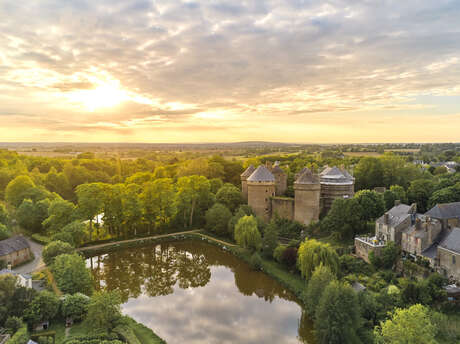 LES INCONTOURNABLES DE L'ÉTÉ - VISITE GUIDÉE DE LASSAY-LES-CHÂTEAUX