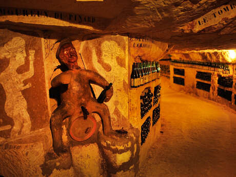 Visite de la cave troglodyte Baccus au Domaine Lelais