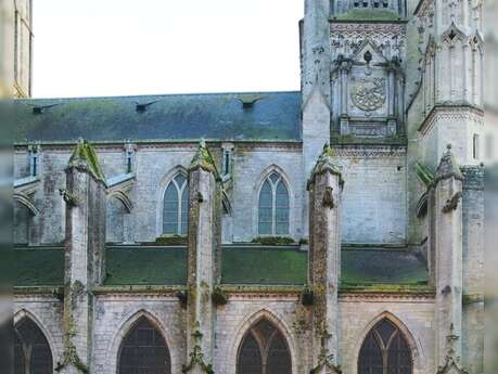 Exposition sur les murs du chantier de l'église Saint-Pierre