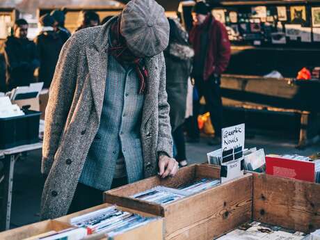 Marché mensuel d'antiquités et brocante