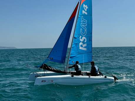 8 Milles Nautic > CATAMARAN