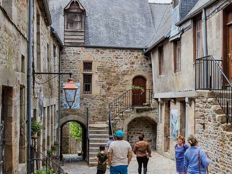 Visite guidée > Raconte-nous Villedieu et son histoire