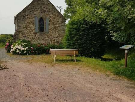 Aire de Pique Nique > Chapelle aux jacquets