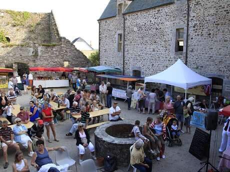 Marché d'été au château de Regnéville-sur-Mer