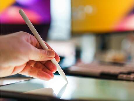 Atelier créatif numérique : dessin sur tablette graphique