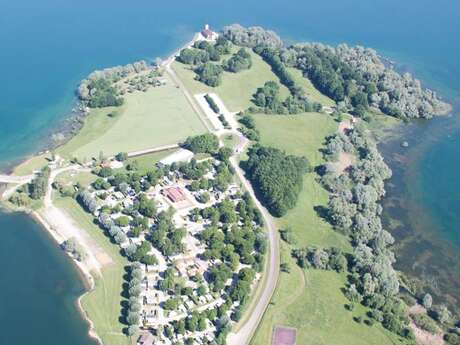 Camping de "La Presqu'Île de Champaubert"