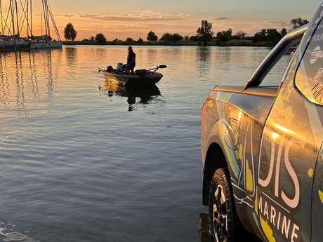SURF'EAU DER by DIS MARINE - Location Bateaux à moteur et voile