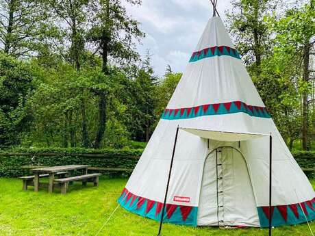 TIPI AU CAMPING DU GUE SAINT-LEONARD