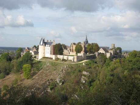 SAINTE-SUZANNE, PETITE CITÉ DE CARACTÈRE ET PLUS BEAUX VILLAGES DE FRANCE