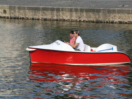 Bateau électrique en famille - Halte fluviale