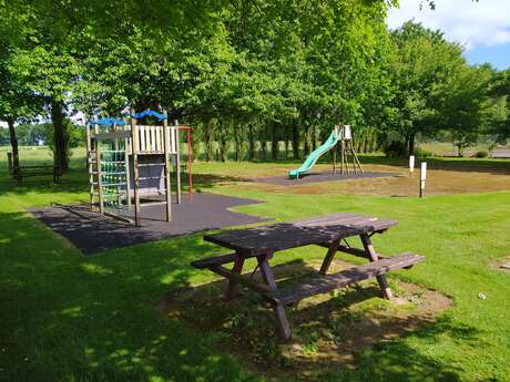 Aire de pique-nique - Saint Berthevin la Tannière