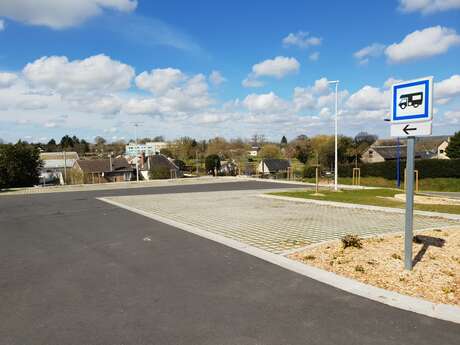 Aire de stationnement à Pré-en-Pail-Saint-Samon - ESPACE LESON