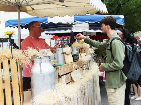 Marché de Louverné