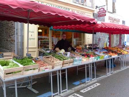 MARCHÉ HEBDOMADAIRE D'ERNÉE