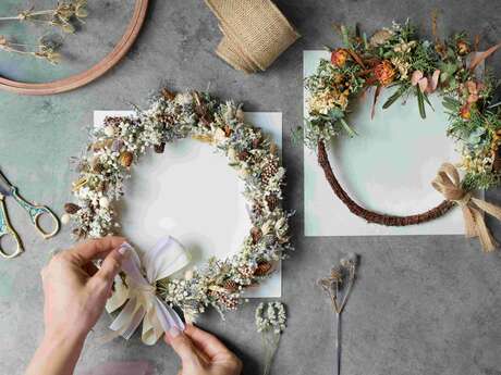 Fabrication d’une couronne de fleurs séchées