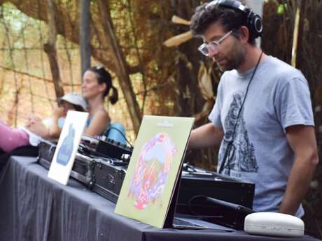 Songe en sous-bois et atelier Face Sleeve // Bombe platine