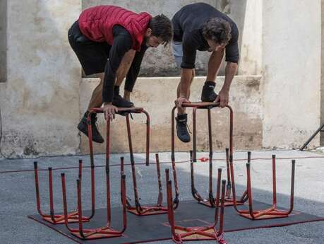 Arth Maël : Spectacle duo circassien sur tabourets - Bankal