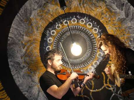 Concert avec Bow Knee and Claw