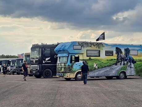 Rassemblement de motor-homes européens et américains