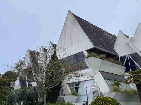 Les Croc'Archi : l'hôtel de ville et le centre culturel Terraqué