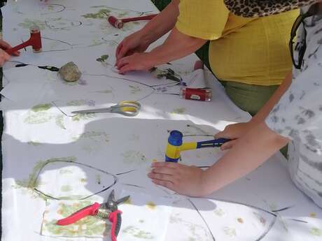 Atelier ENFANTS "empreintes végétales sur tissu"