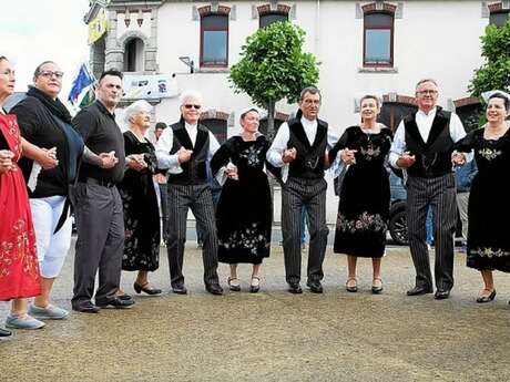 Danses bretonnes avec le Cercle Celtique Sevenadur Bro Belz