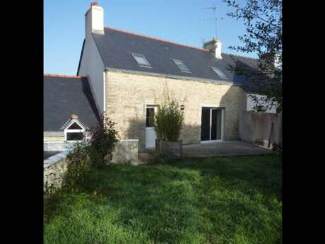 Maison cœur de bourg, jardin clos et terrasse sud, entre terre et mer