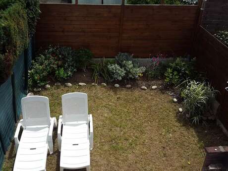 Maison avec terrasse et jardinet clos, piscine chauffée, plage à 500m