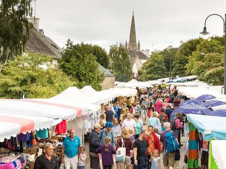 Marché hebdomadaire à Carnac