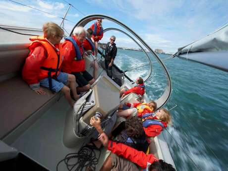 Embarquez sur un voilier avec la Cité de la voile