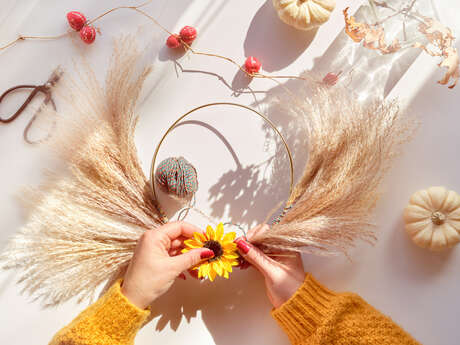Fabrication d’une couronne de fleurs séchées