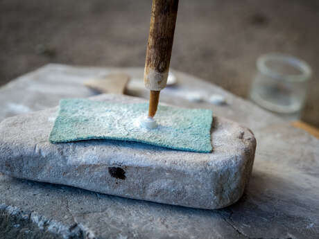 Démonstration Perçage d’une perle en pierre