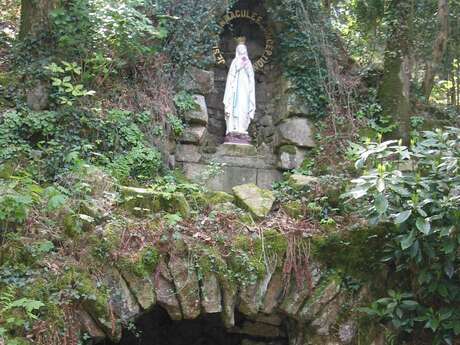 Chapelle et Grotte de Notre-Dame de Lourdes