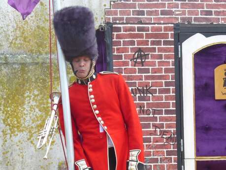Guard save the Queen – Radio Cirque
