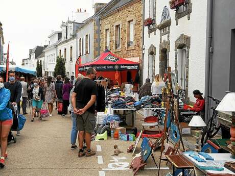 Brocante dans les rues d'Etel
