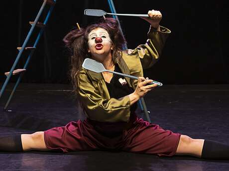 Art vivant : Les Mouches, Macarena Gonzalez Neuman
