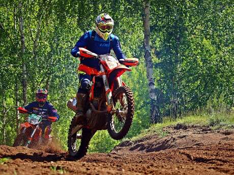 Moto Cross sur prairie