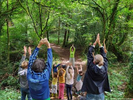 Bain de forêt en famille