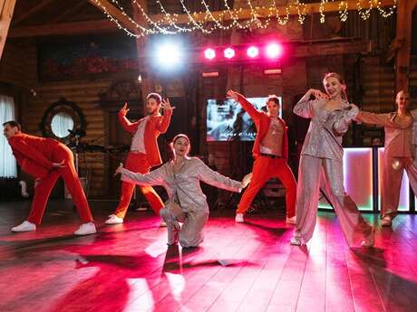 Plumelin fête Noël ! Médiathèque, Animation dansante