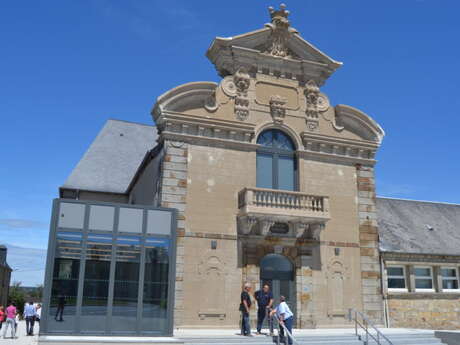 Théâtre débat "Qu'est-ce qu'on attend pour être vieux!"