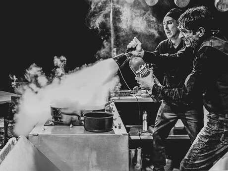Jonglerie culinaire : « Aux p’tits rognons » par la Compagnie Tout Par Terre