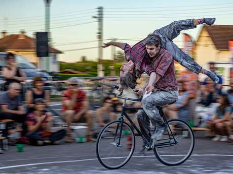 Cirque/vélo acrobatique : « Faudrait pas rester plantés là » par la Compagnie La Folle Allure