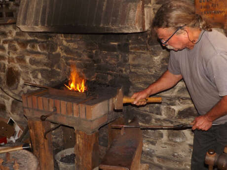 ça forge, ça façonne au musée du clou et du sabotier