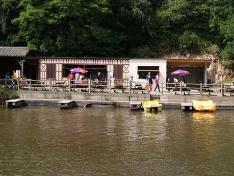 Guinguettes au bord de l'eau